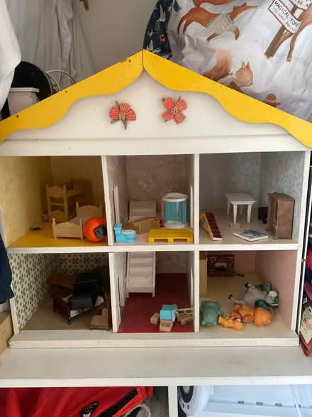 Photo of free Dolls House (Askew Road W12) #2