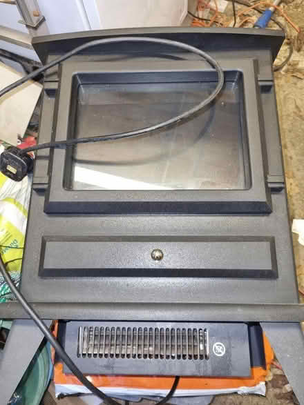 Photo of free faulty electric log effect fire (Sunniside NE16) #1