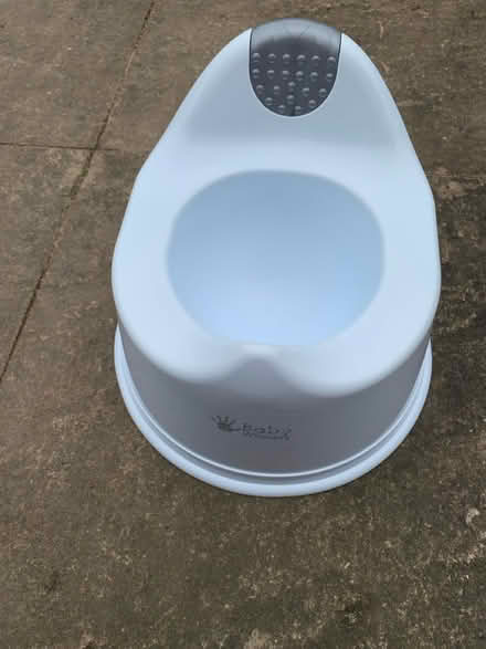 Photo of free Potty - white (GU12) #1