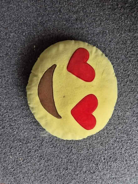 Photo of free Love Emoji Cushion (Clerwood EH12) #2