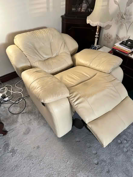 Photo of free leather electric recliner chair (Southend SS2) #3