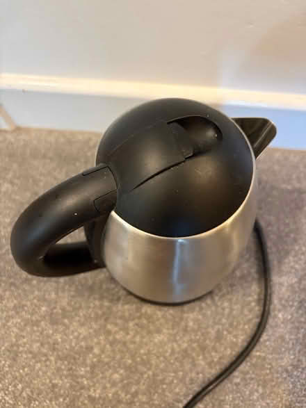 Photo of free swan kettle (pollokshaws) #2