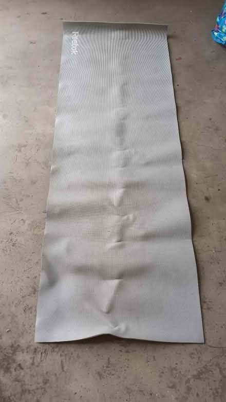 Photo of free Reebok light grey yoga mat (SW11) #1