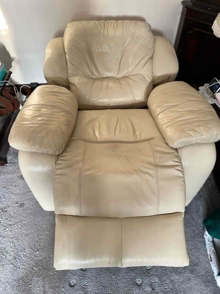 Photo of free leather electric recliner chair (Southend SS2) #4