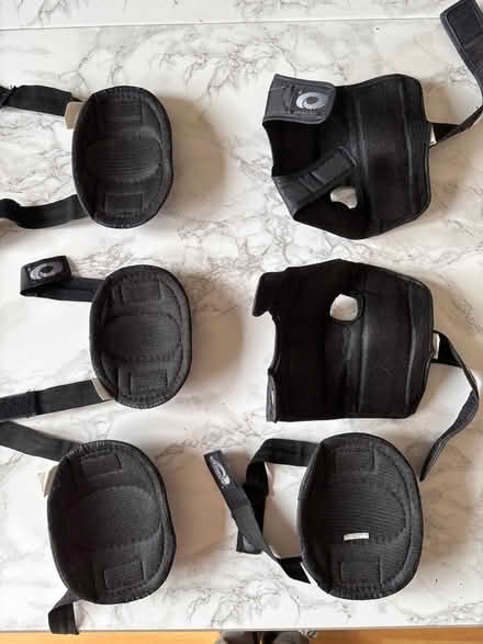 Photo of free Kids elbow, knee and hand pads (RG23 Oakley) #2