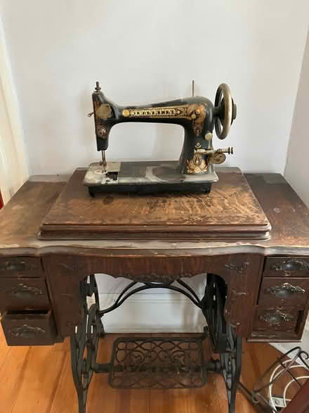 Photo of free Singer treadle sewing machine (Medford near broadway) #2