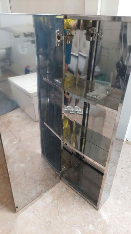 Photo of free Mirrored bathroom wall cabinet (Hampton Hill TW11) #4