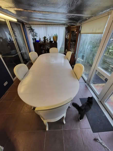 Photo of free Large, extending dining room table. (Newhaven BN9) #2