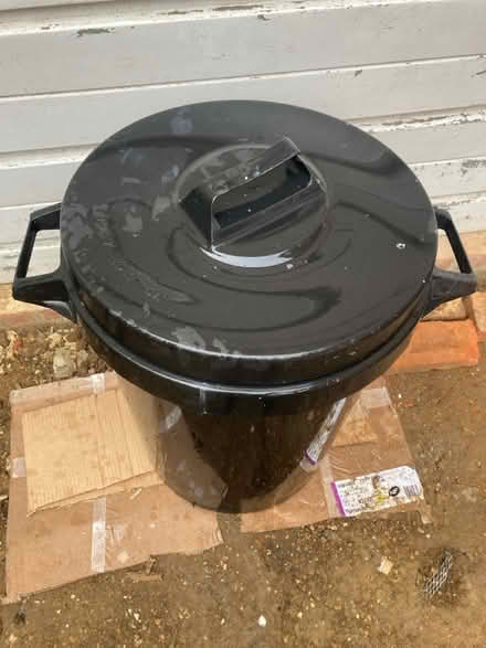 Photo of free Garden bin (Welwyn AL6) #1