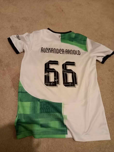 Photo of free Liverpool Football top Nike brand (ME8) #3