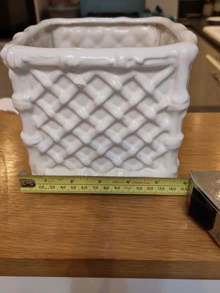 Photo of free Square, white ceramic planter for indoor plants (Berkhamsted HP4) #1