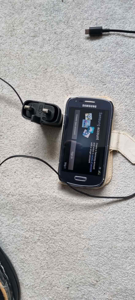 Photo of free Old Samsung Phone with Charger (Bevendean BN2) #1