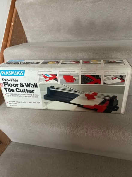 Photo of free Floor and Wall tile cutter (Crawley RH11) #1