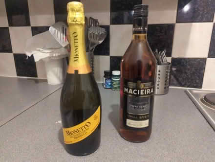 Photo of free alcoholic beverages (unopened) (LU2) #1