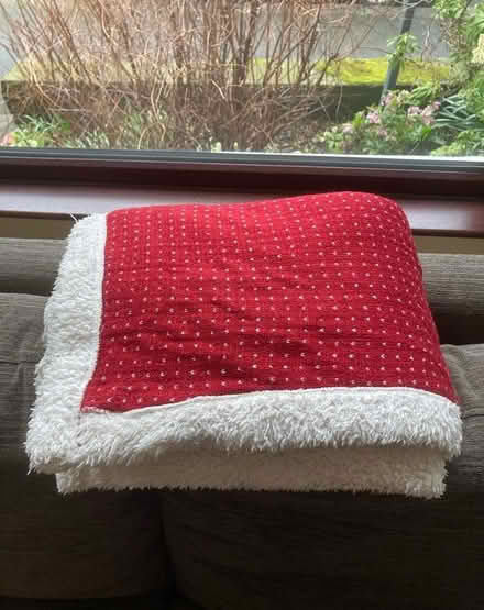 Photo of free Blanket throw red (Nether Edge S7) #1