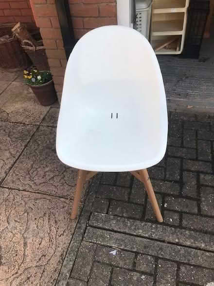 Photo of free white chair (Grove OX12) #1