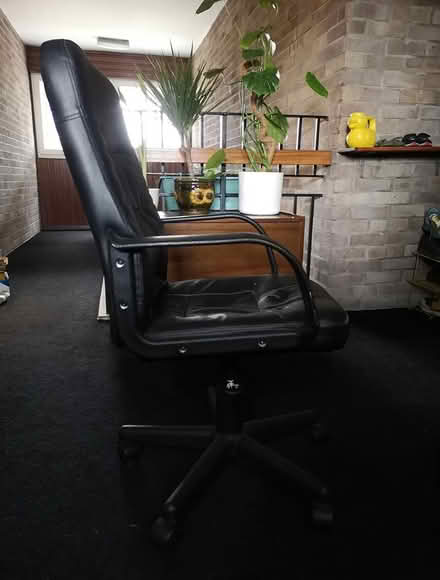 Photo of free Desk chair adjustable hight (Pollokshields G41) #1
