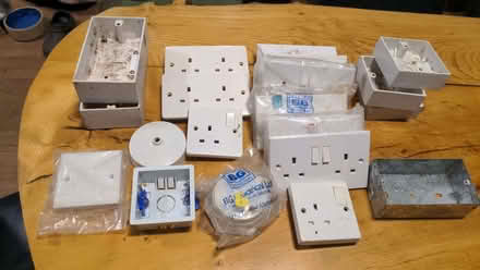 Photo of free A collection of various electrical components (Lake End SL6) #1