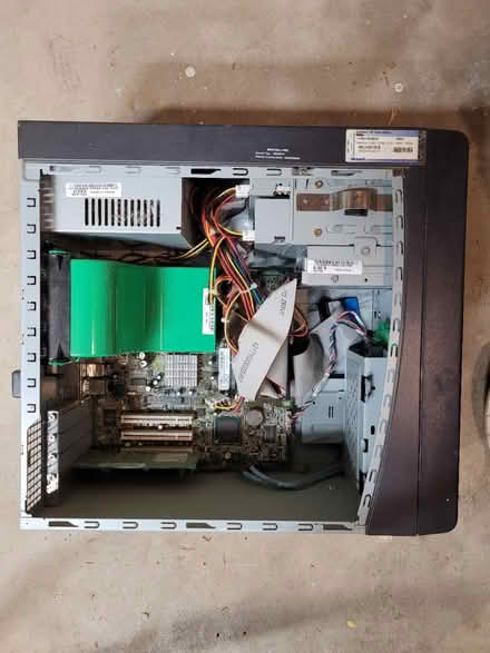 Photo of free Dell Dimension 2350 (Hawthorne neighborhood) #2