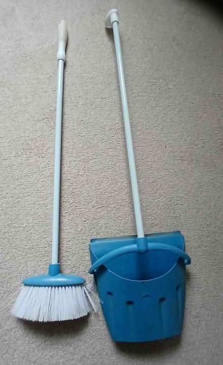 Photo of free Dustpan and brush set (PO7) #1