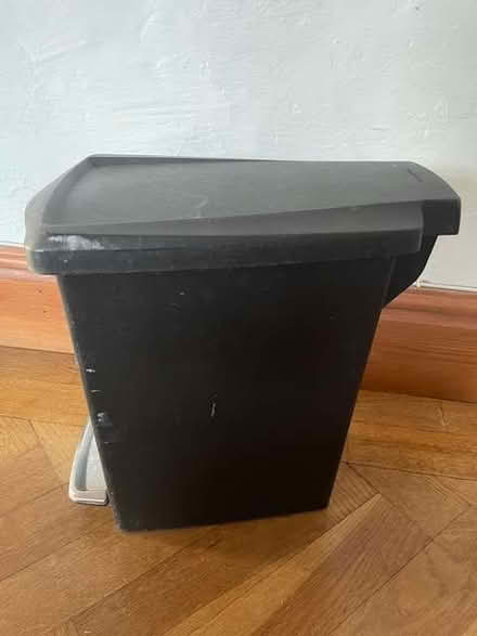 Photo of free A simplehuman bin with a foot pedal 10L (Tideswell SK17) #2