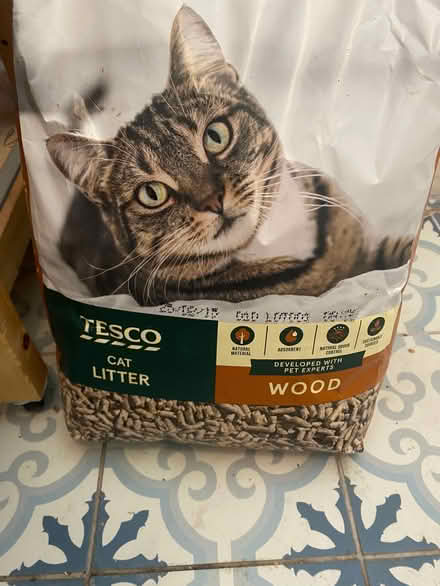 Photo of free a bag and a half of wood pellet cat litter (Lochend EH6) #1