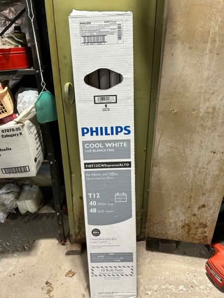 Photo of free 4’ flourescent light bulbs (south elmhurst) #1