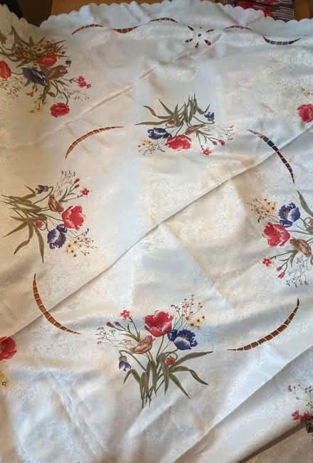 Photo of free Round table cloth (Malvern Link Top WR14) #1