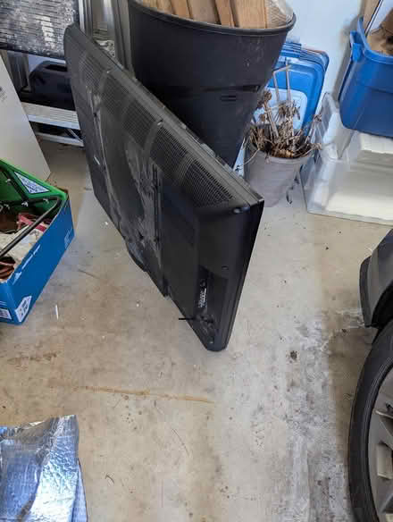 Photo of free Flat screen (63rd& main, DG) #2