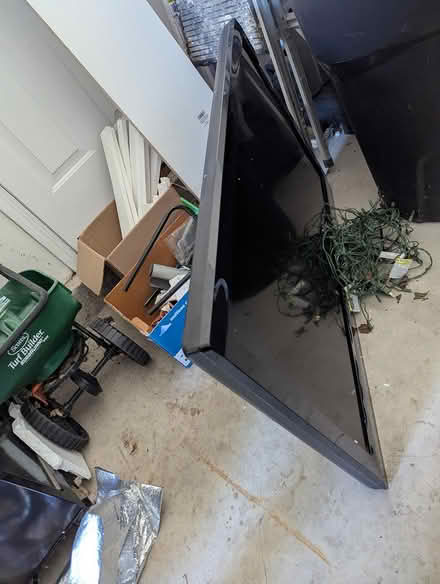 Photo of free Flat screen (63rd& main, DG) #1