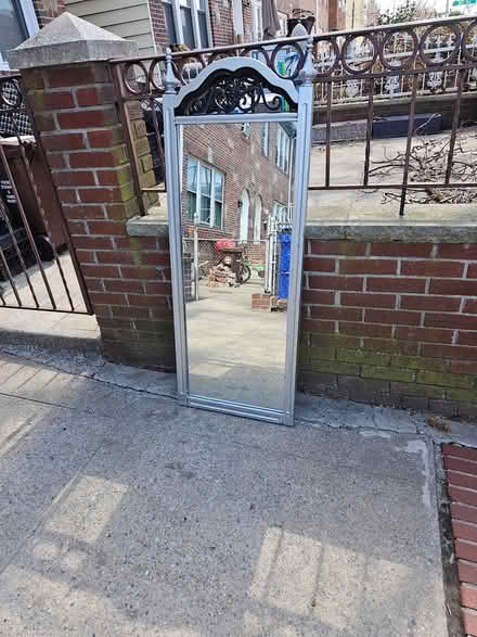 Photo of free mirror (Sunnyside 48th Street) #1