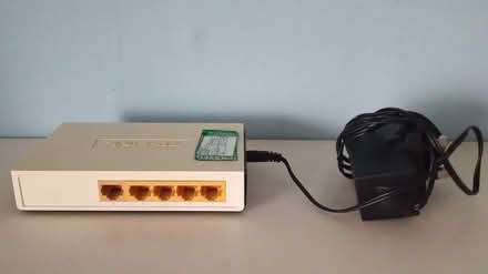 Photo of free TP Link 5 port 10/100Mbps desktop switch (Blakenall WS3) #1