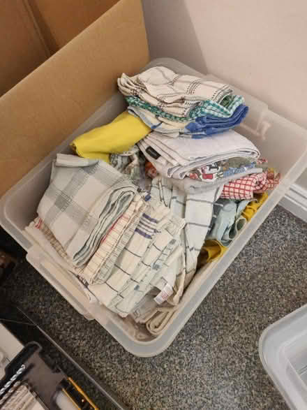 Photo of free Tea towels, oven gloves, aprons (New Barnet EN4) #1