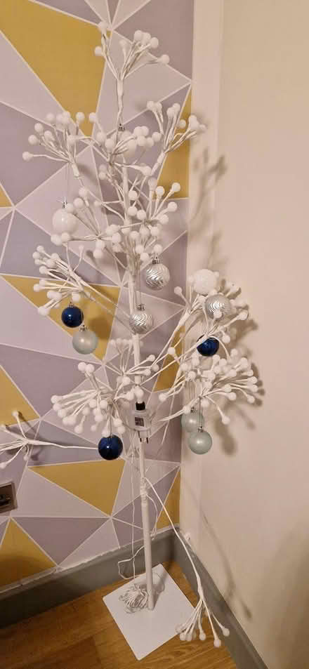 Photo of free 4 feet light tree (CliftonM,YO30) #1