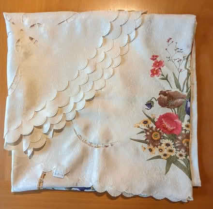 Photo of free Round table cloth (Malvern Link Top WR14) #2
