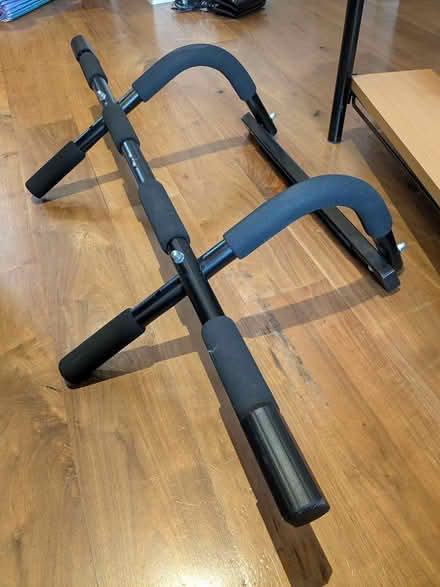 Photo of free Door-frame chin-up bar (Hammersmith) #2