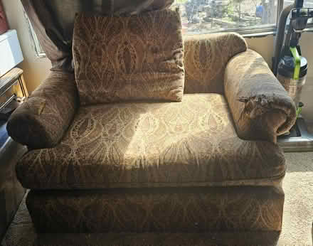 Photo of free Love Seat (Shady Cove) #1