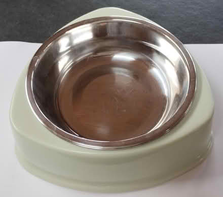 Photo of free Pet feeding bowl (Kingscourt/Lightpill, Stroud) #1