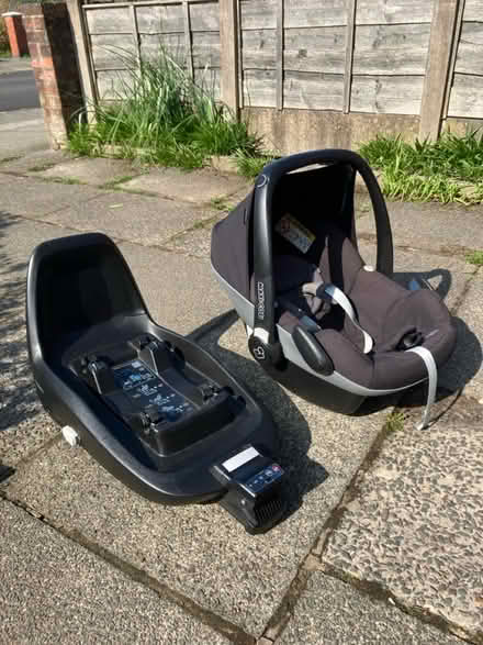 Photo of free Maxi Cosi pebble & isofix base (Manchester M21) #1