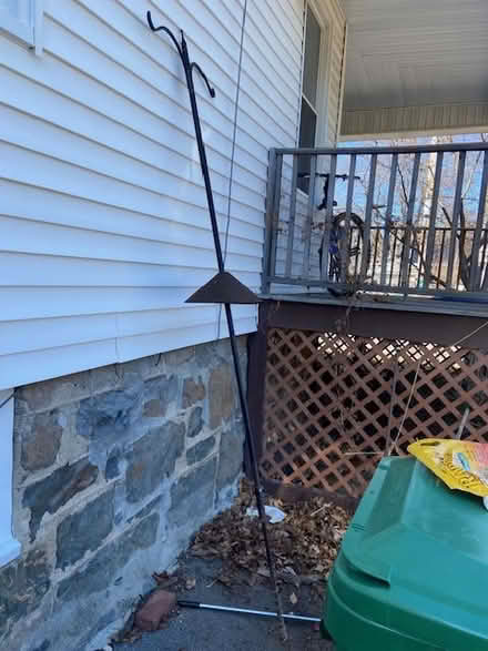 Photo of free pole bird feeder (west medford) #1