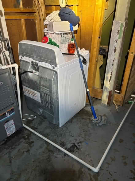 Photo of free Washer (7121 Manette Dr, Saint Louis) #1