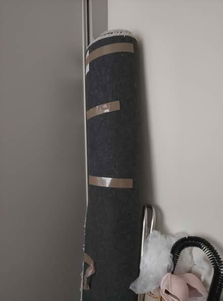 Photo of free Grey rug 2x3 meters (N5 Highbury) #3