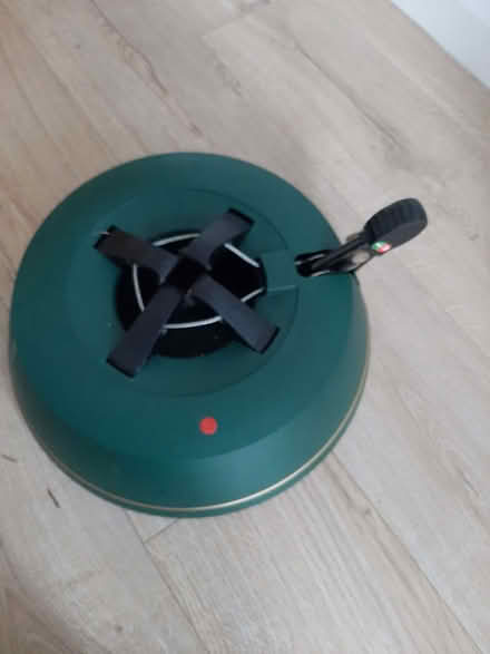Photo of free Green christmas tree stand (Tottenham N18) #1