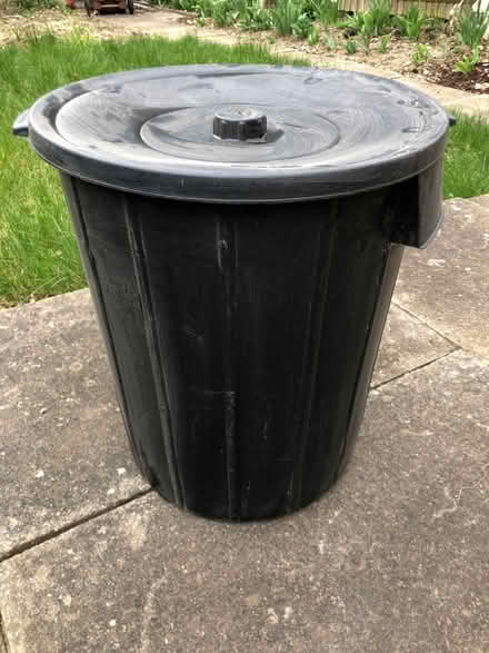 Photo of free Bin with lid (West Hitchin SG5) #1