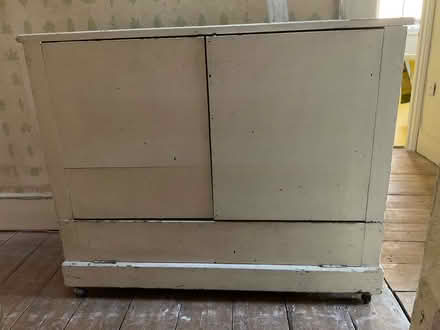Photo of free Cupboard/linen press (Twickenham TW1 (St Margarets)) #1