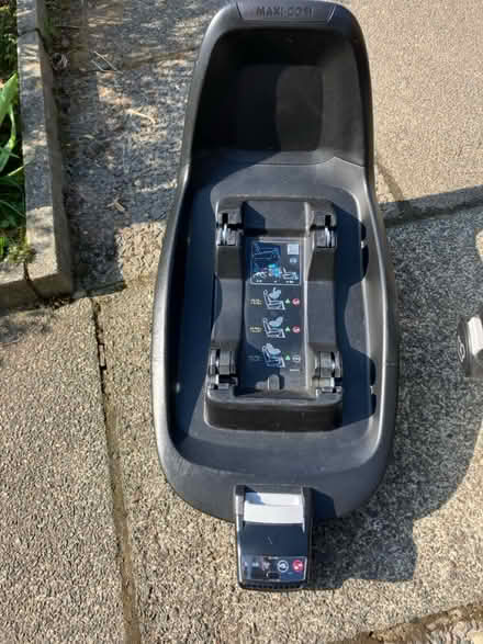 Photo of free Maxi Cosi pebble & isofix base (Manchester M21) #3