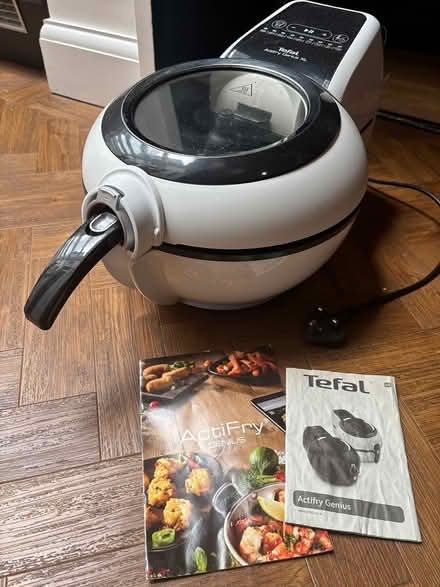 Photo of free working airfryer and manual (Furzedown Tooting) #1