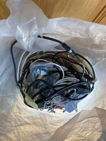 Photo of free Leads/wires/chargers etc (Bodicote OX15) #4