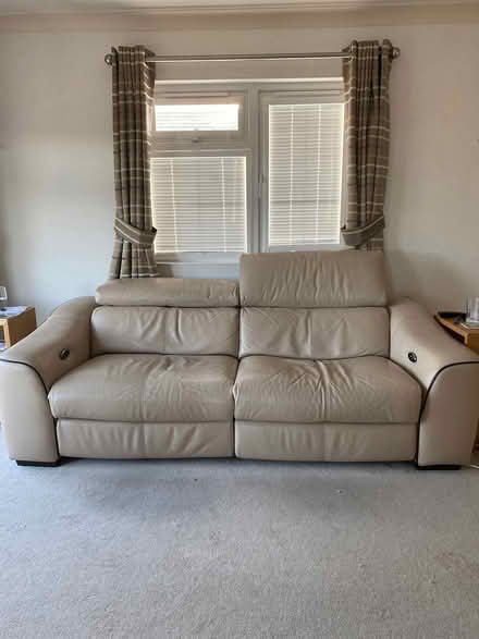 Photo of free Leather electric recliner sofa (Harrietsham ME17) #3