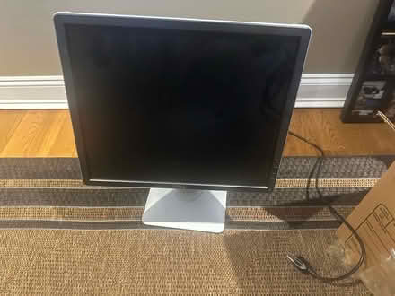 Photo of free Dell Computer screen (North/south Brunswick) #1